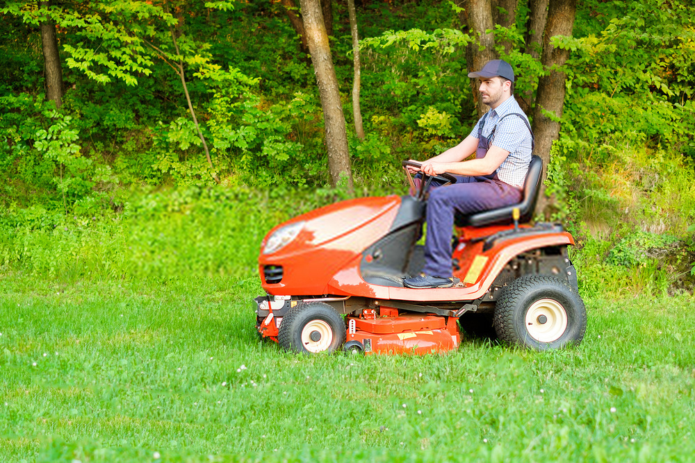 What are the benefits of black and decker electric lawn mowers?
